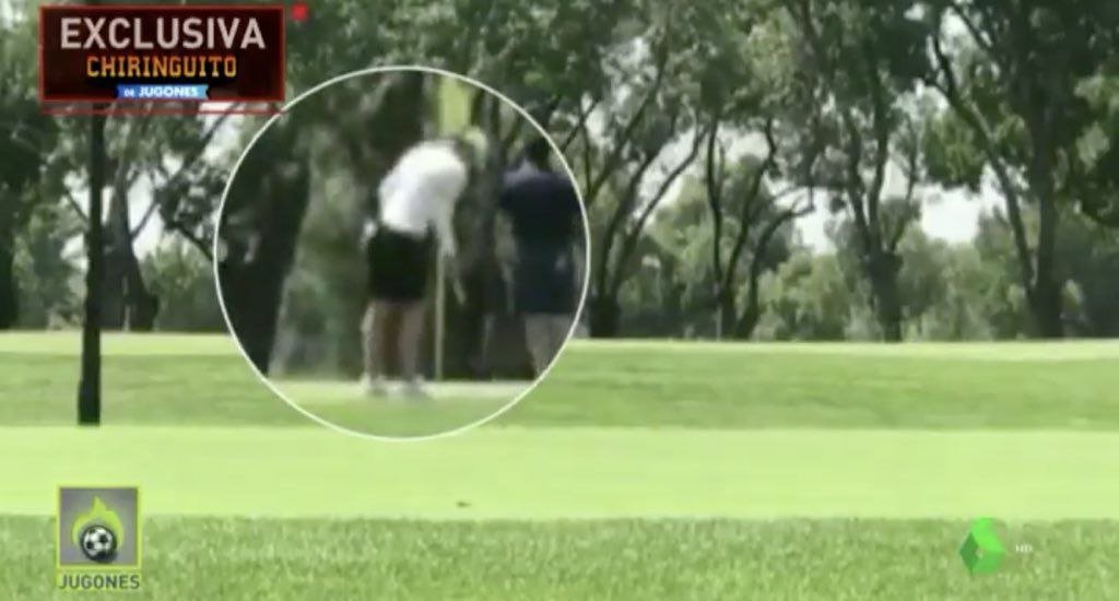 Gareth Bale je na golfu, zatímco jeho spoluhráči se chystají na Ligu mistrů