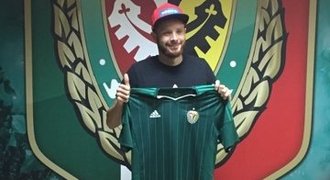 Gecov podepsal ve Wroclawi. Bude hrát na stadionu, kde slavili Češi