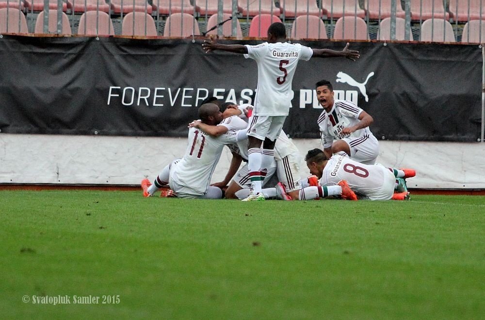 Hráči Fluminense a jejich radost z úvodní branky finále.