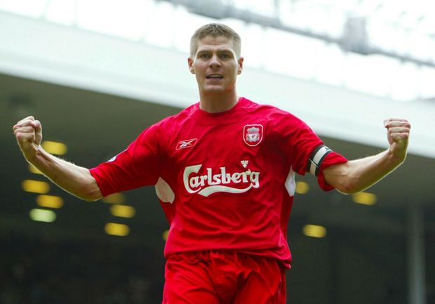 Steven Gerrard v dresu Liverpoolu Steven Gerrard v dresu Liverpoolu