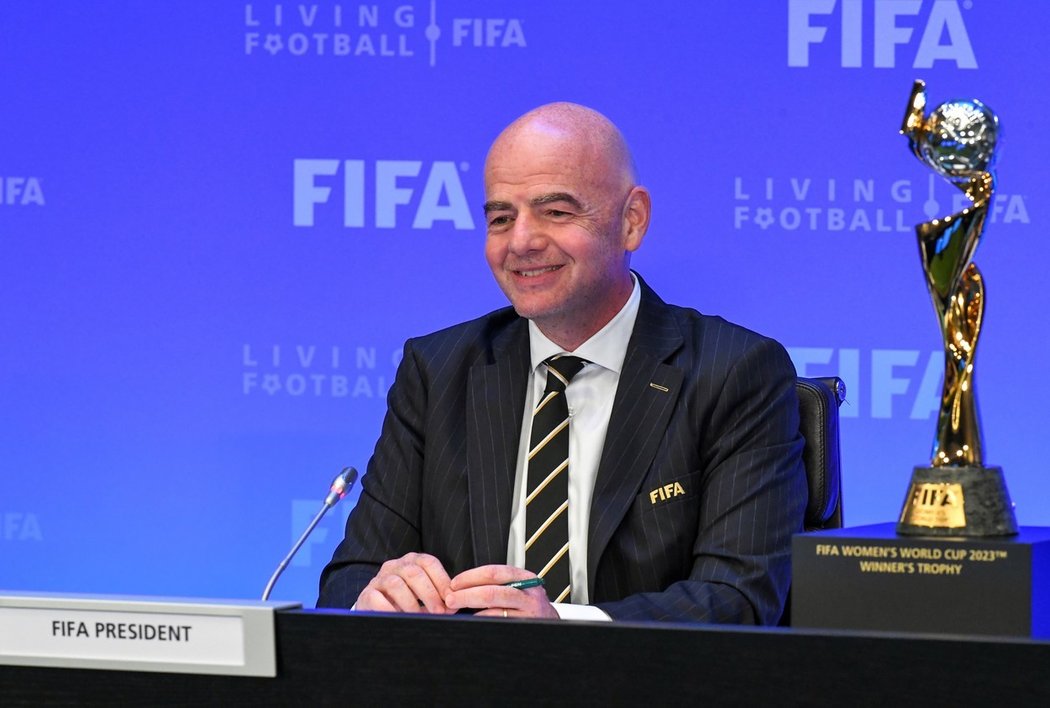 Švýcarský státní zástupce Stefan Keller zahájil trestní řízení s předsedou Mezinárodní fotbalové federace FIFA Giannim Infantinem (na fotce)
