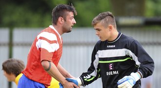 Úkaz v českém fotbale. Čtrnáctiletý gólman chytá mezi chlapy