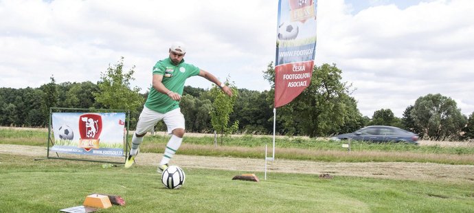 Footgolf je novým sportem, který se pomalu rozjíždí v České republice.