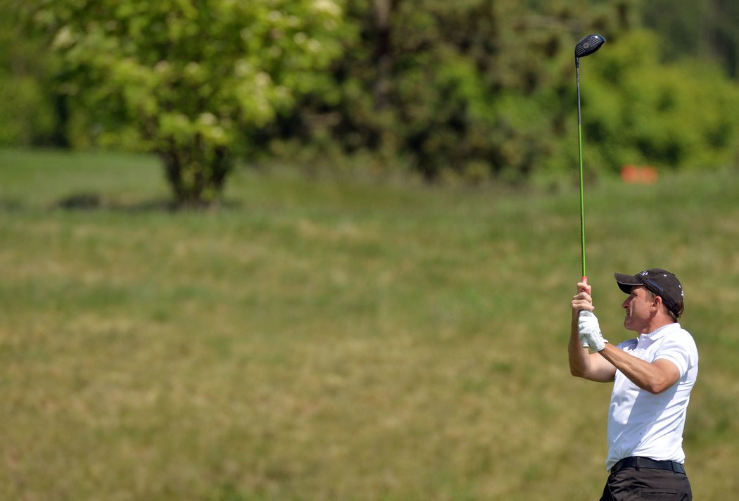 2015. Na golfu. Vladimír Šmicer při svém oblíbeném sportu na turnaji před zápasem legend Česko - Německo...