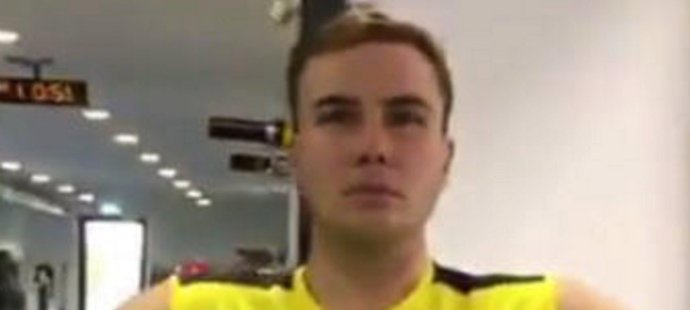 Mario Götze v póze pro MannequinChallenge