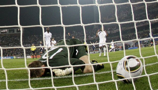 Gólman Green prožil hodně smolný moment. Gólman Green prožil hodně smolný moment.