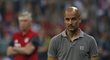 Zaražený Pep Guardiola po porážce od Bayernu Mnichov, odkud před sezonou odešel do Manchesteru City