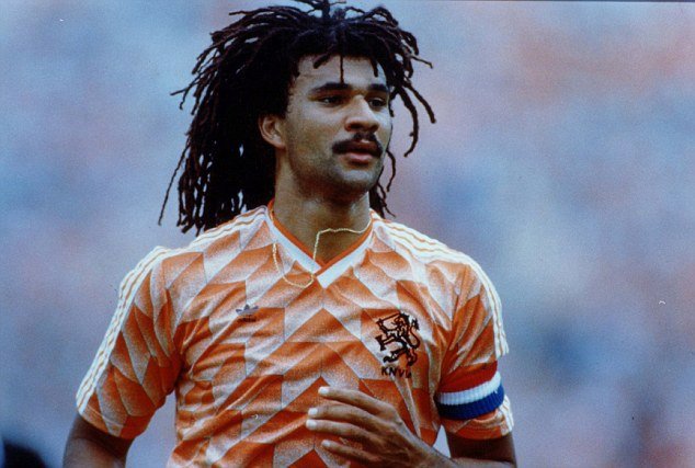 Hvězdný nizozemský fotbalista Ruud Gullit se proslavil nejen na hřišti, ale i výroky o &#34;sexy fotbalu&#34;.