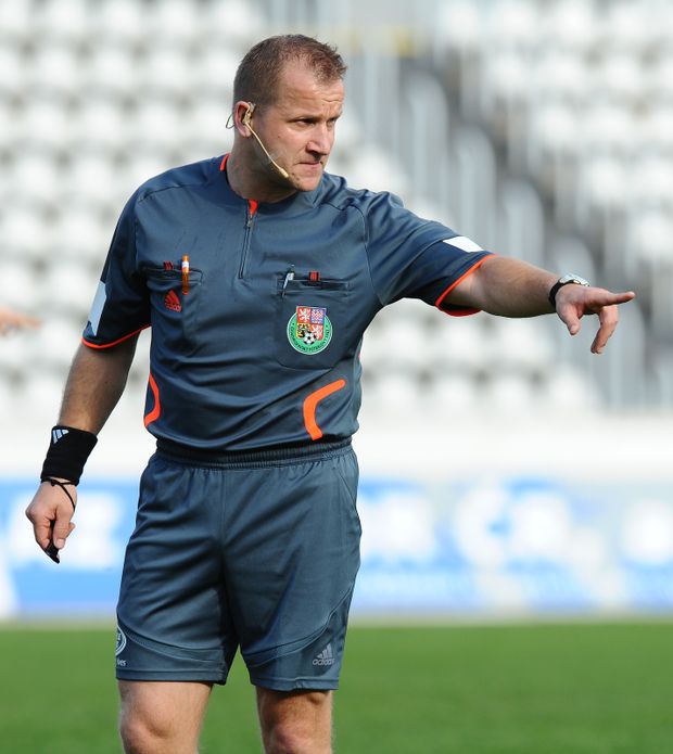 Rozhodčí Robert Hájek v sezoně 2009/10 Rozhodčí Robert Hájek v sezoně 2009/10
