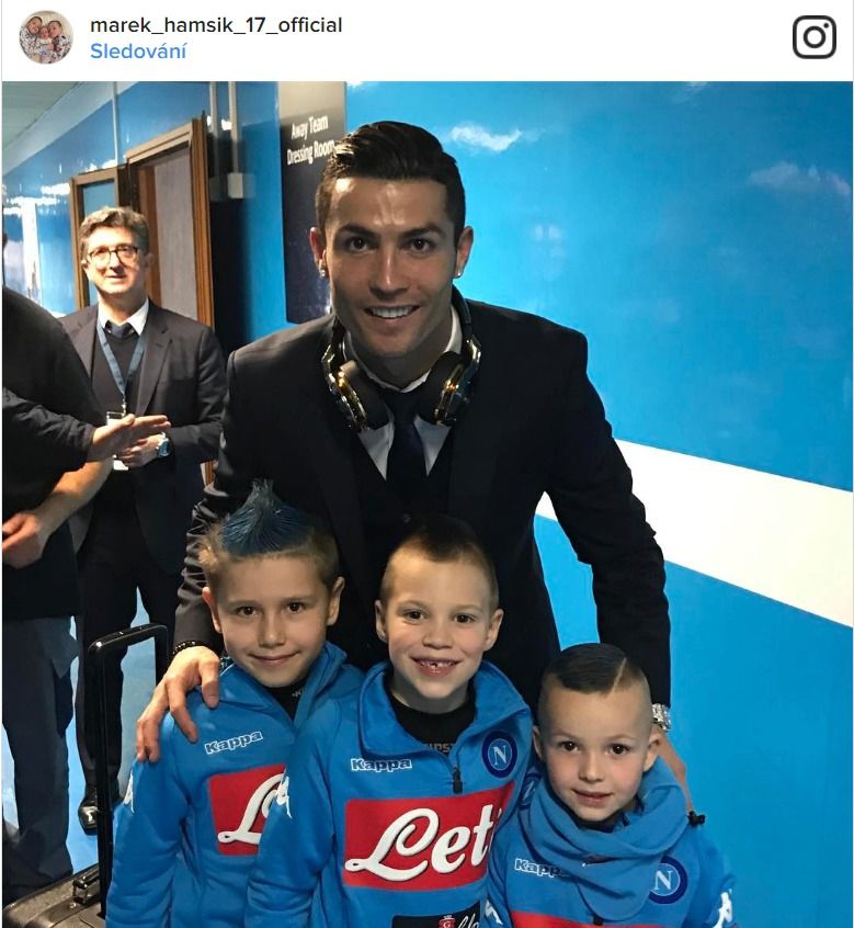 Synové slovenského hráče Neapole Marka Hamšíka moc stáli o fotku s hvězdným Cristianem Ronaldem.