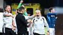 Trenér Pavel Hapal slaví vítězství v Plzni