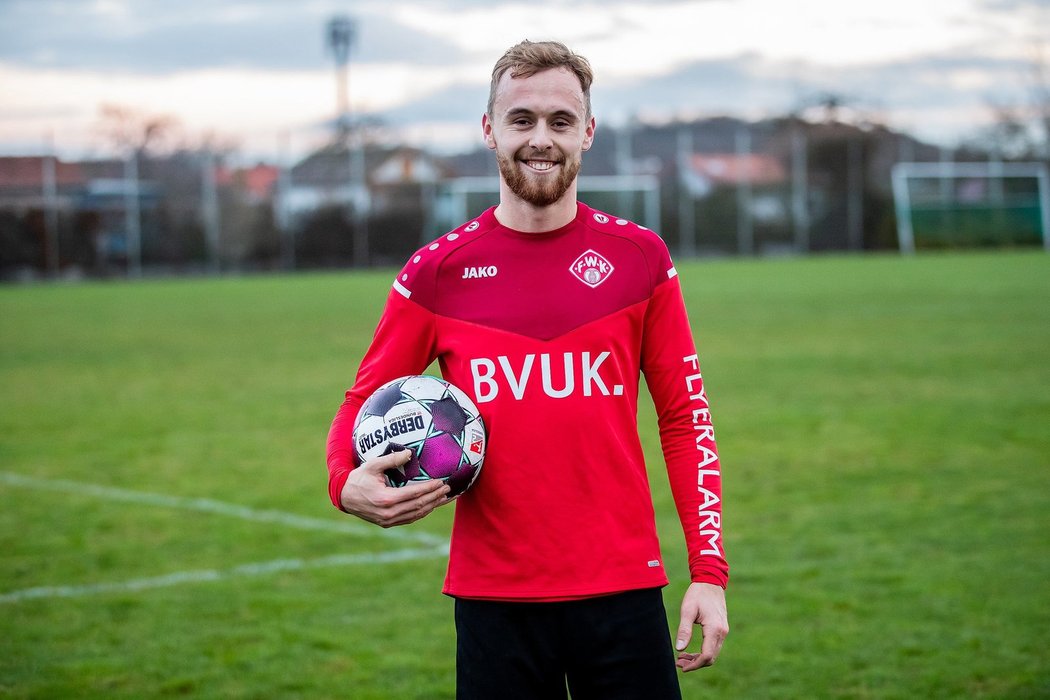 Záložník Martin Hašek se oficiálně stal hráčem druholigového bundesligového celku Würzburger Kickers