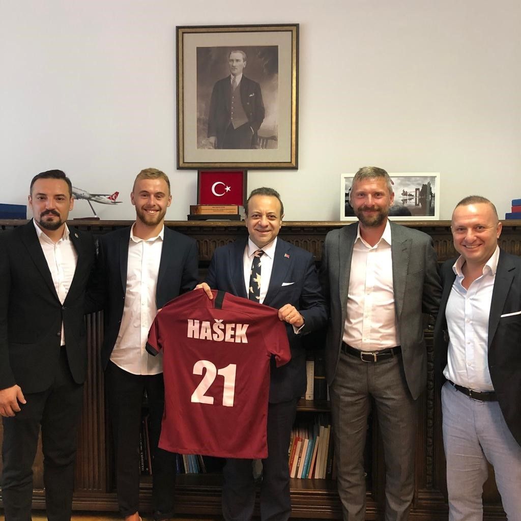 Martin Hašek se svým otcem navštívil tureckou ambasádu