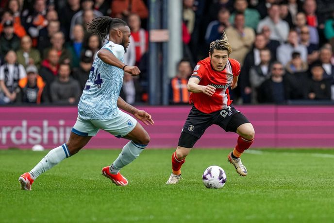 Daiki Hašioka v utkání Premier League proti Bournemouthu Daiki Hašioka v utkání Premier League proti Bournemouthu