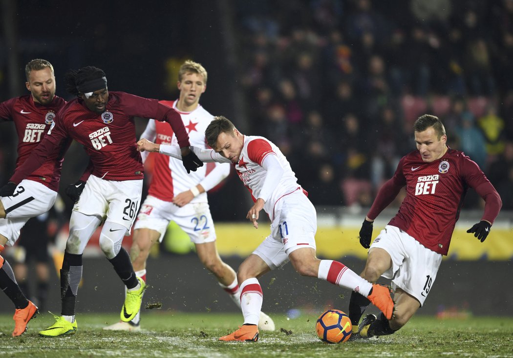 Lukáš Štetina fauloval Stanislava Tecla a Slavia kopala penaltu