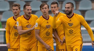 CELÝ SESTŘIH: Dukla - Baník 2:0. Výhru řídil dvougólový Holenda