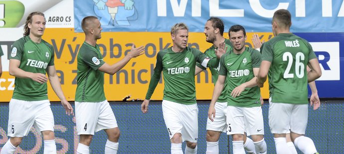 Fotbalisté Jablonce se radují z gólu na 1:0 v zápase proti Slovácku