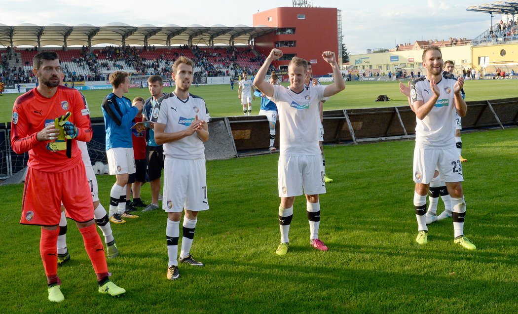 Plzeňská děkovačka po výhře v Jihlavě, radoval se i David Limberský