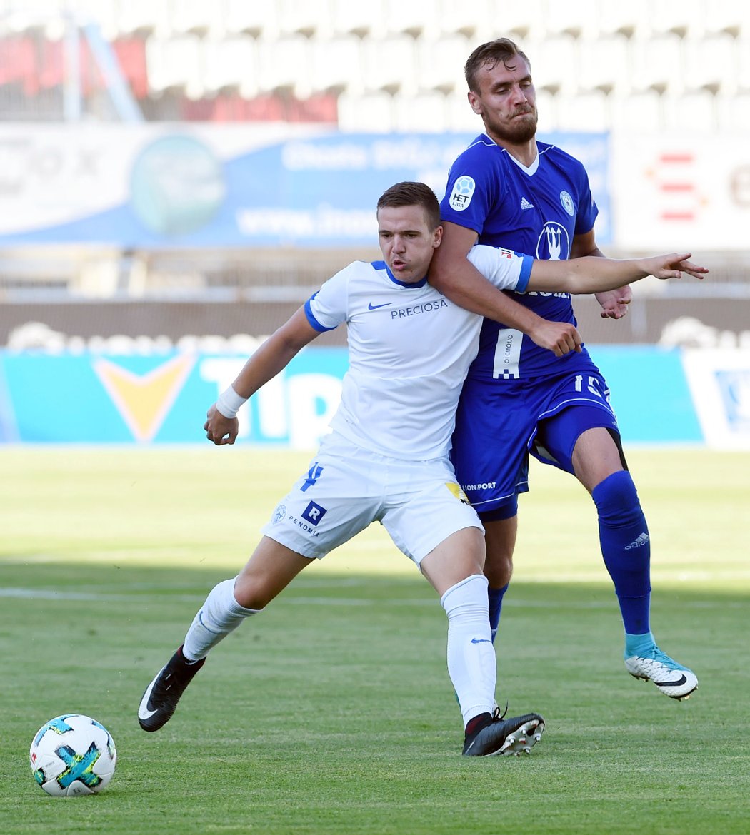 Souboj mezi olomouckým a libereckým fotbalistou