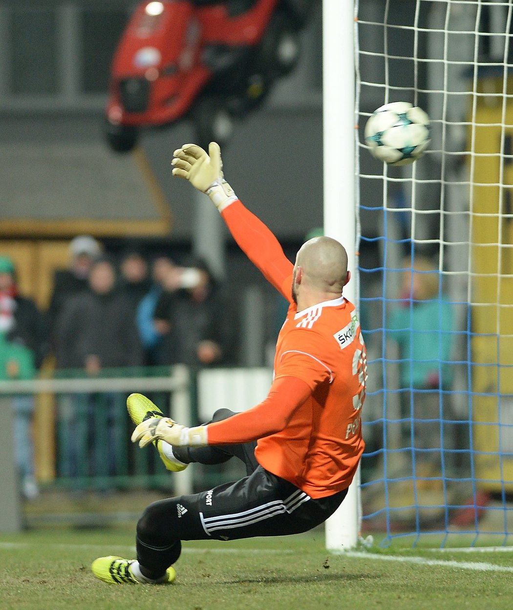 Polaček nedokázal vystihnout směr penalty