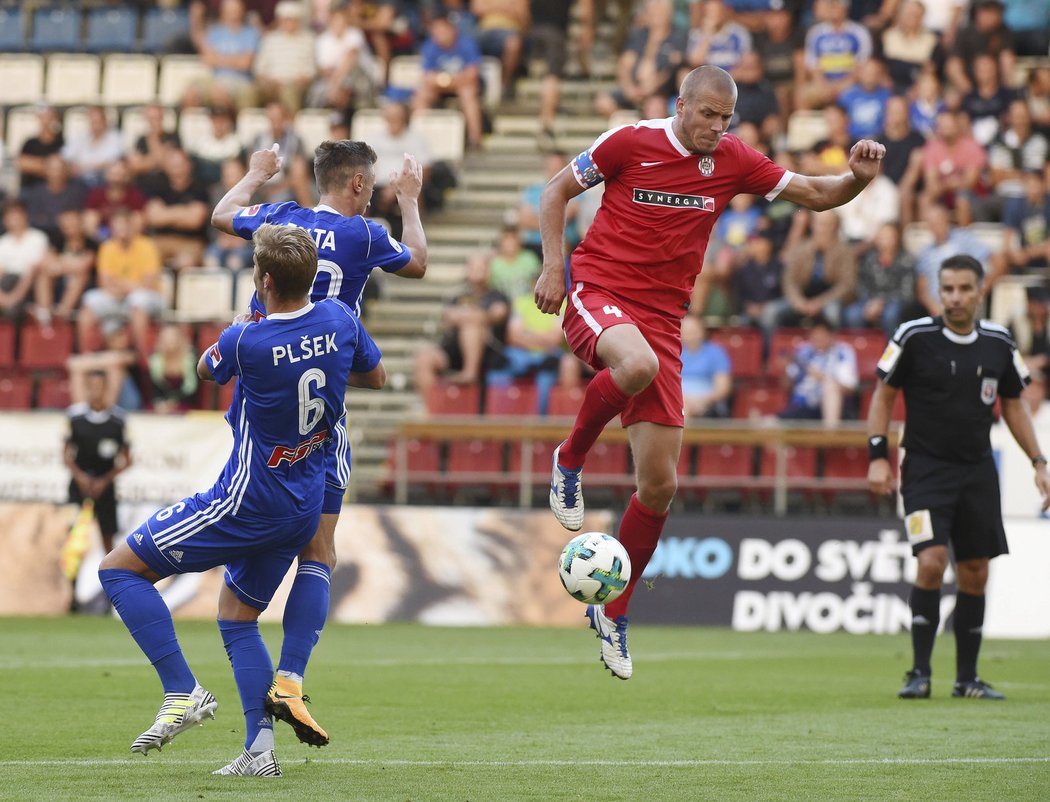 Petr Pavlík v souboji s olomouckou dvojicí Šimon Falta - Jakub Plšek