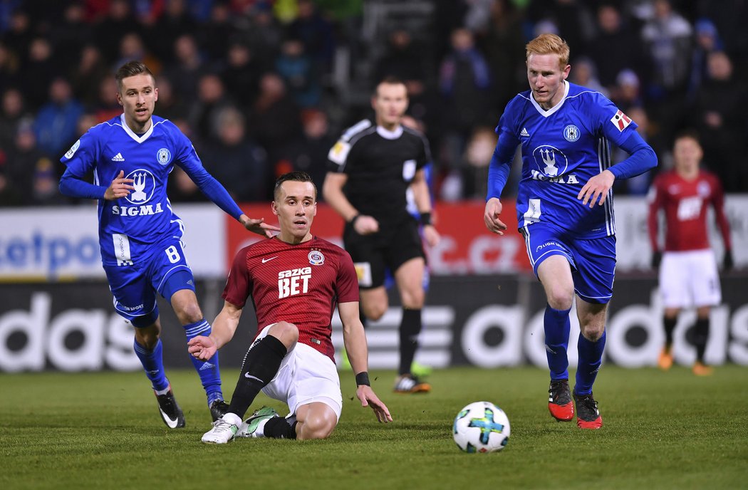 Josef Šural v pádu zakončuje, přihlíží olomoucká dvojice David Houska - Václav Jemelka