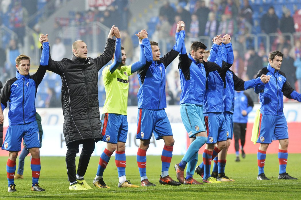 Fotbalisté Plzně se radují z vítězství nad Brnem a už 11. ligové výhry v řadě