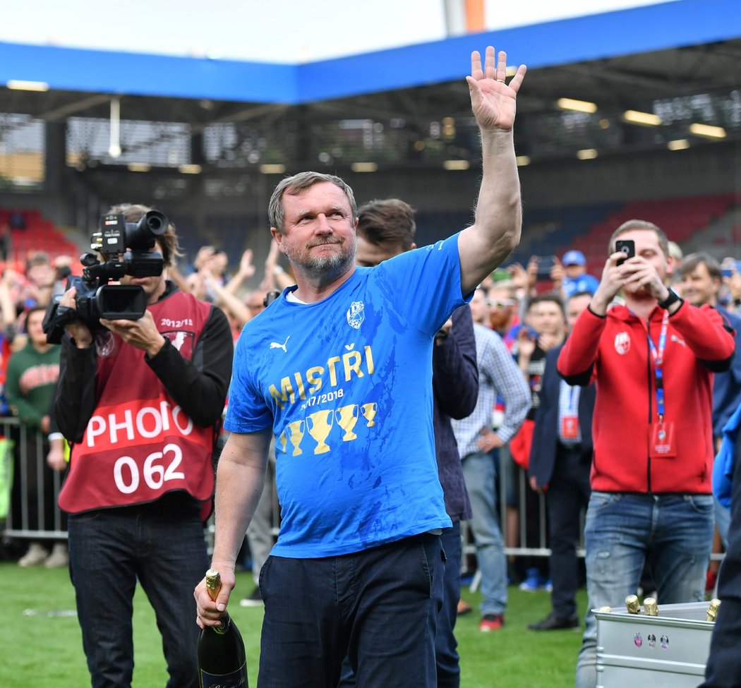 Kouč Plzně Pavel Vrba děkuje fanouškům po zisku titulu