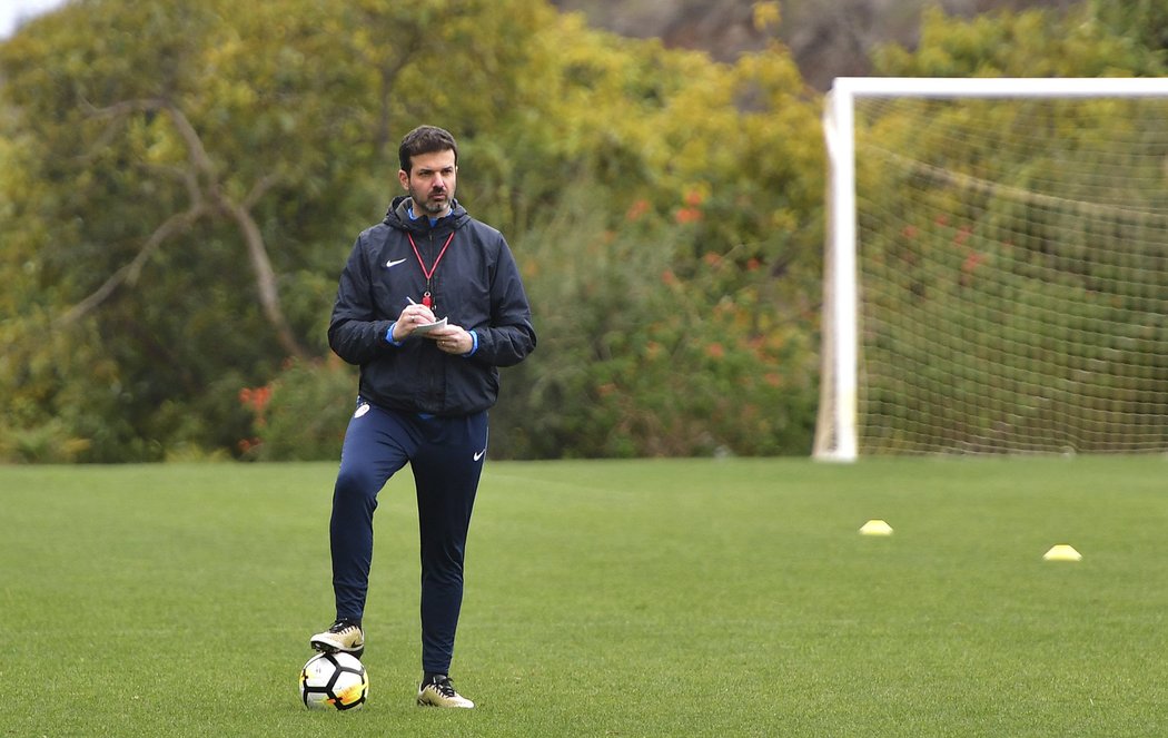 Andrea Stramaccioni dohlíží na sparťanský trénink v Marbelle