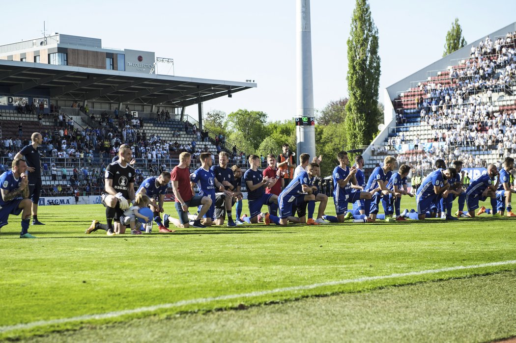 Děkovačka olomouckých hráčů po výhře nad Baníkem