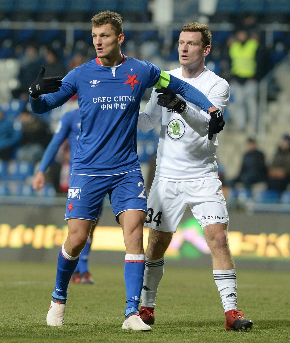 Tomáš Necid i s kapitánskou páskou proti Antonínu Křapkovi