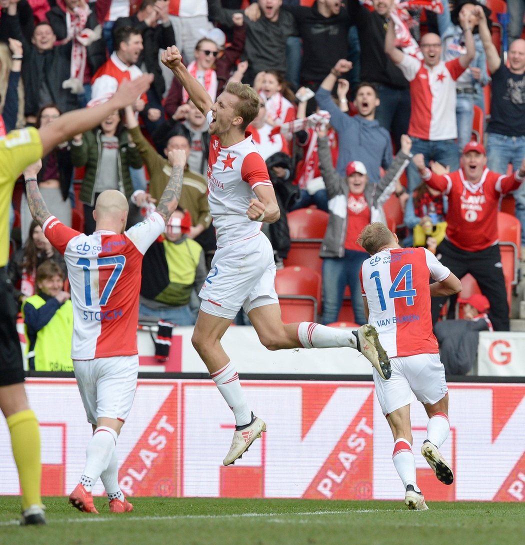 Mick van Buren slaví svůj gól proti Olomouci