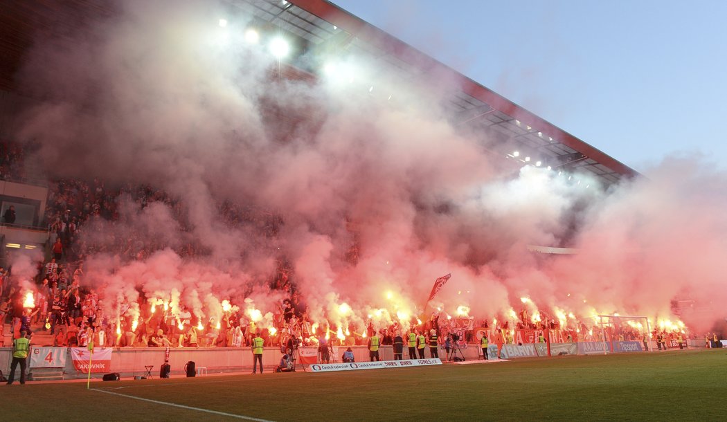 Fanoušci Slavie hnali svůj tým kupředu