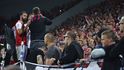 Tradiční děkovačku s fanoušky Slavie řídil jeden z hrdinů večera Josef Hušbauer