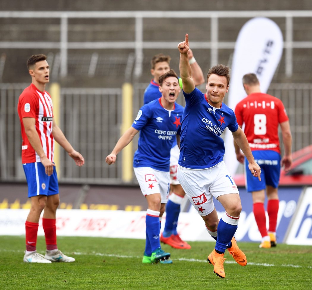 Gólová radost útočníka Slavie Stanislava Tecla v utkání se Zbrojovkou Brno