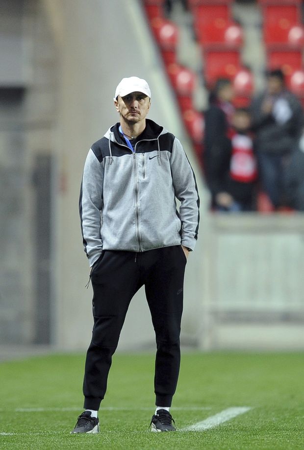 Bývalý hráč Michal Kordula v pozici asistenta kouče Stanislava Levého Bývalý hráč Michal Kordula v pozici asistenta kouče Stanislava Levého