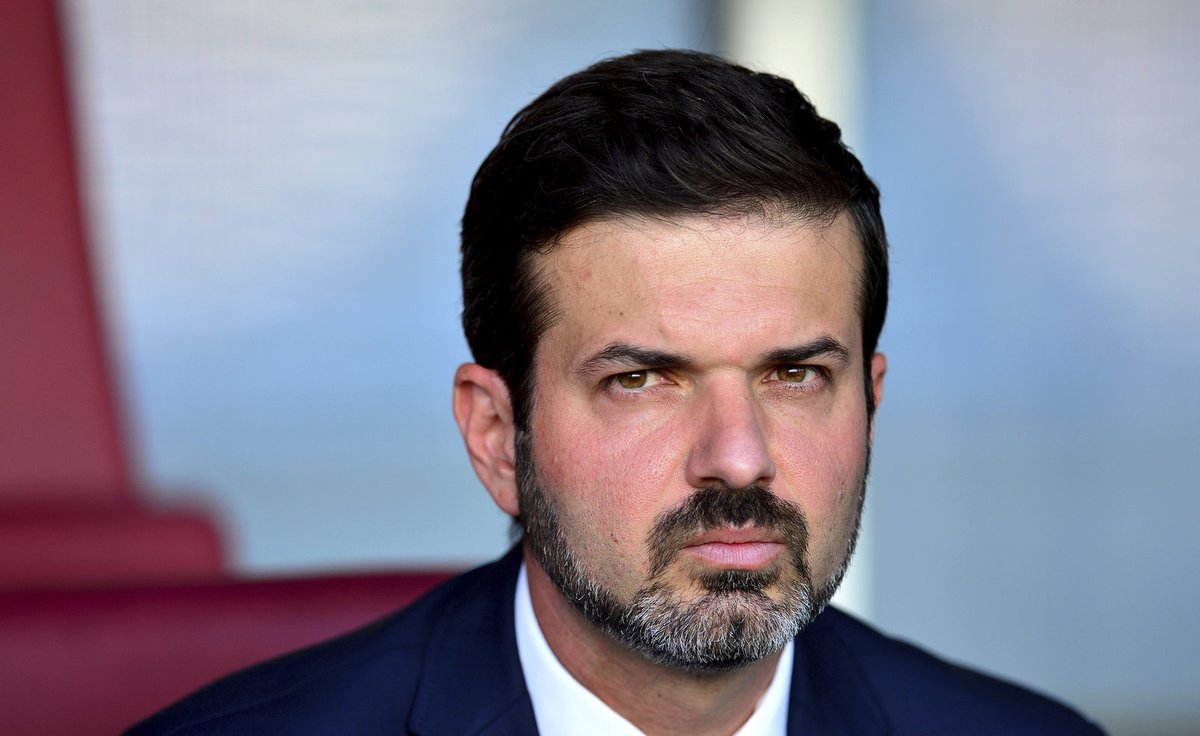 Zamračený Andrea Stramaccioni během utkání proti Bohemians