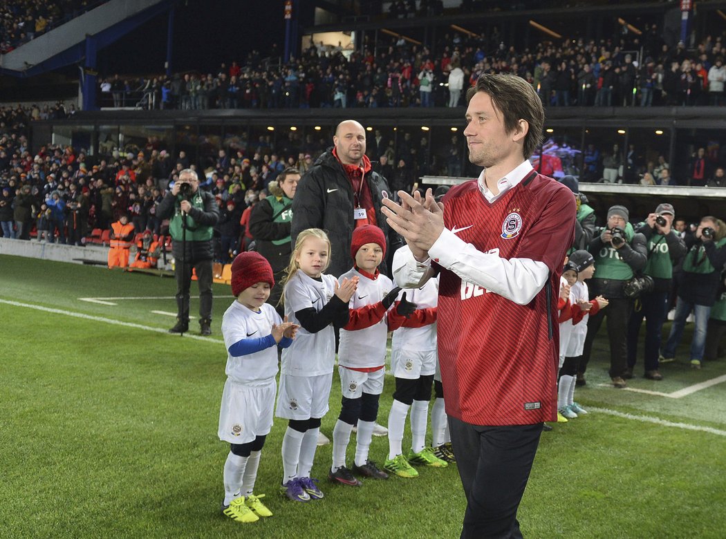 Tomáš Rosický se před zápasem s Libercem rozloučil s kariérou