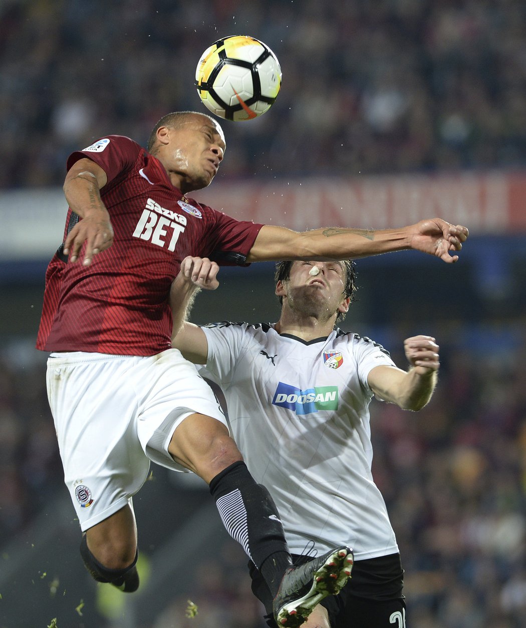 Jonathan Biabiany přehlavičkoval Milana Havla