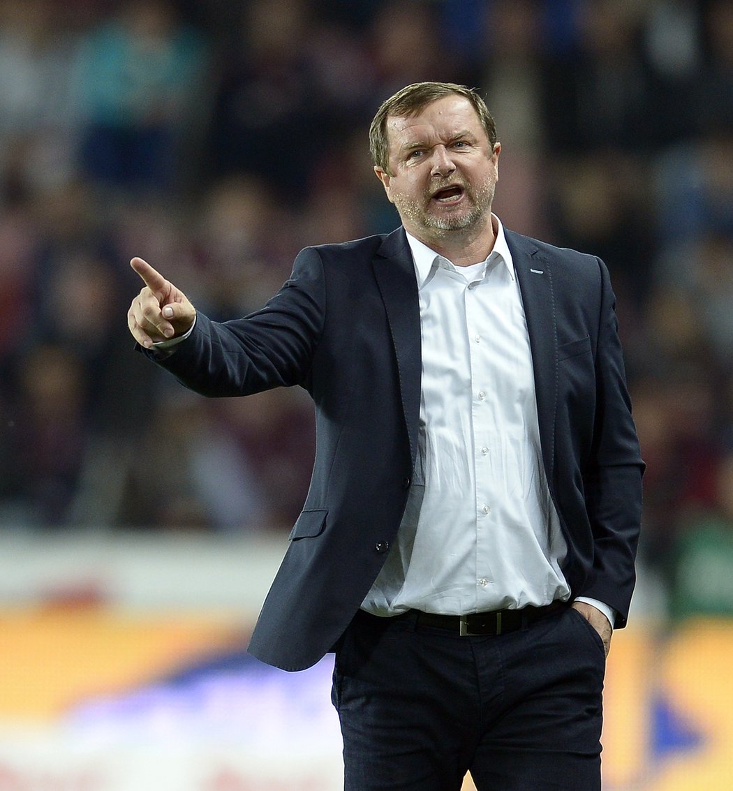 Pavel Vrba během zápasu na Spartě