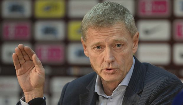 Zdeněk Ščasný na tiskové konferenci, na které Sparta představila nového kouče Pavla Hapala Zdeněk Ščasný na tiskové konferenci, na které Sparta představila nového kouče Pavla Hapala