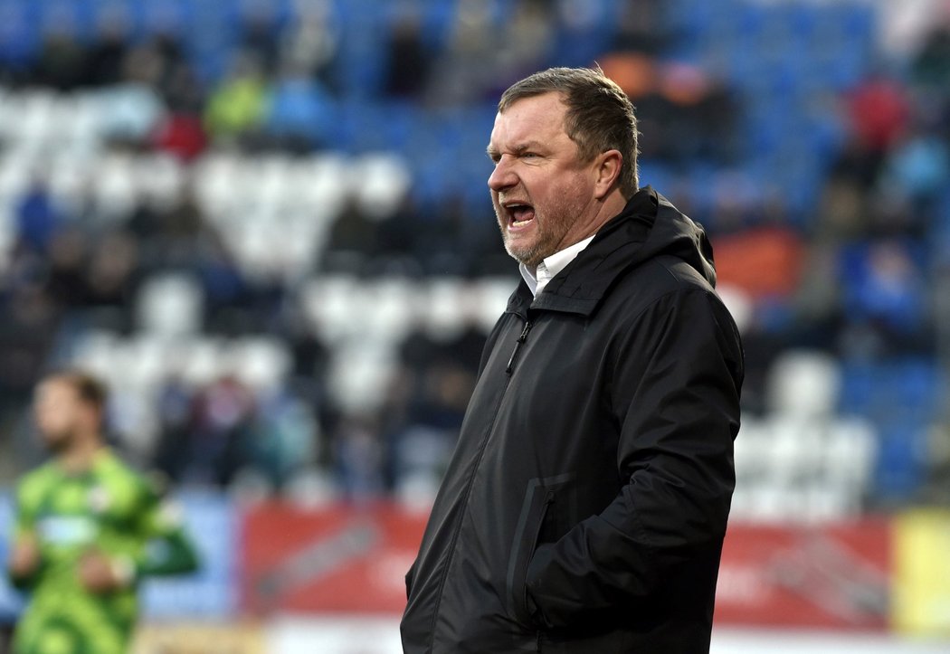 Plzeňský trenér Pavel Vrba během utkání v Olomouci