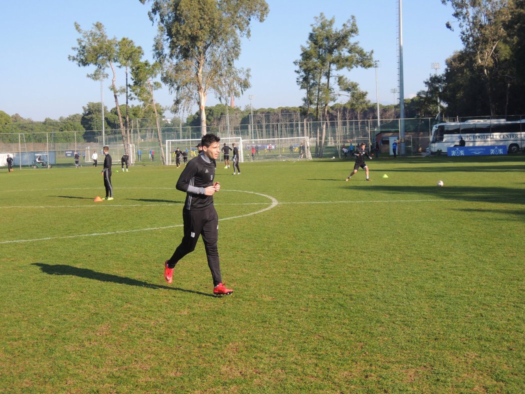 Zlínský obránce Zoran Gajič při tréninku na soustředění v Turecku