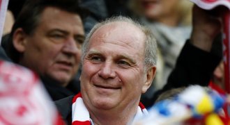 Šéf Bayernu Hoeness dostane k šedesátinám zápas s Barcelonou