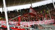 Fanoušci Bayernu způsobili skoro půlhodinové přerušení zápasu