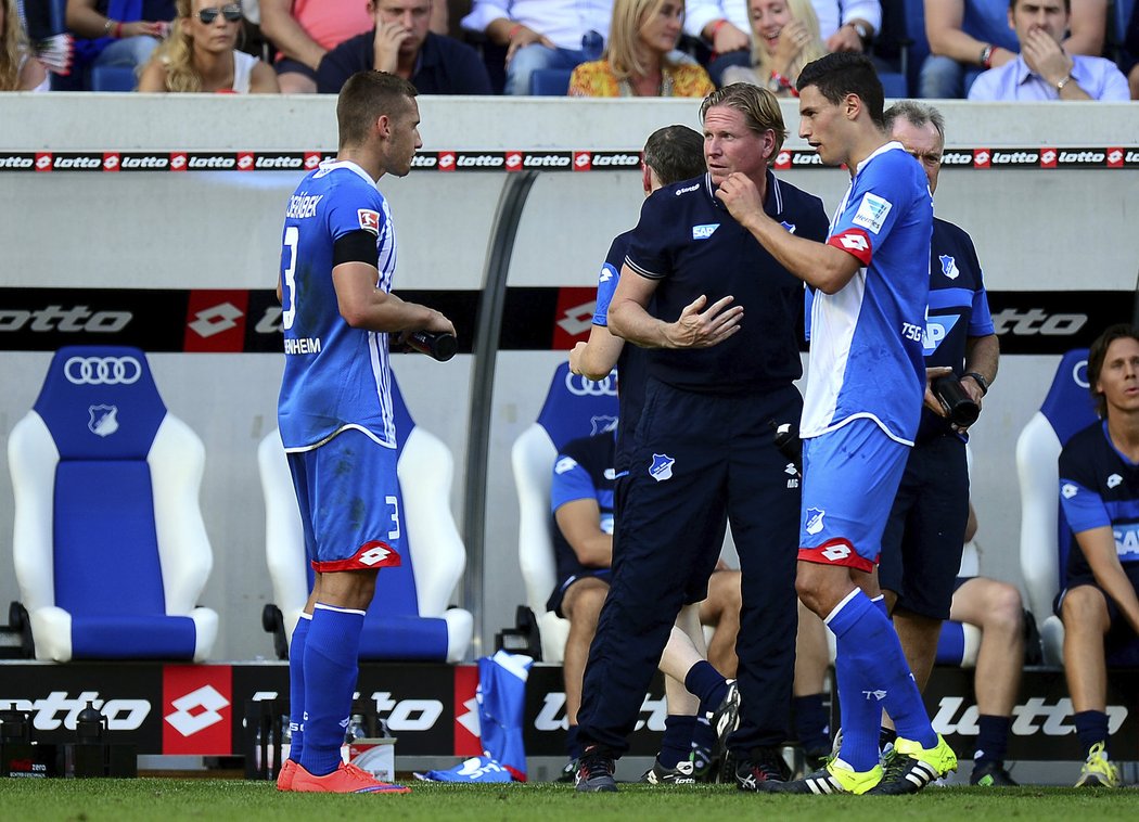 Trenér Hoffenheimu udílí Pavlu Kadeřábekovi rady