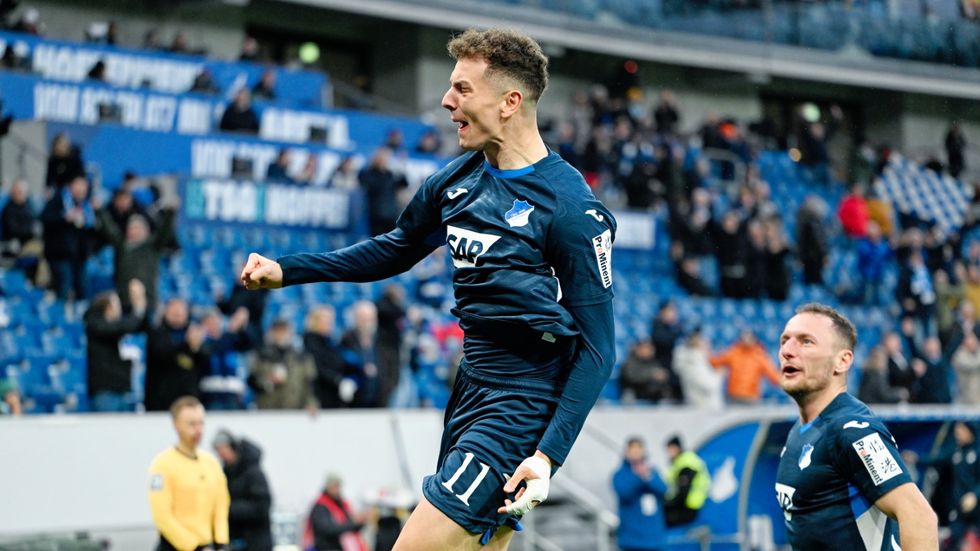 Vladimír Coufal se raduje se střelcem Fisnikem Asllanim