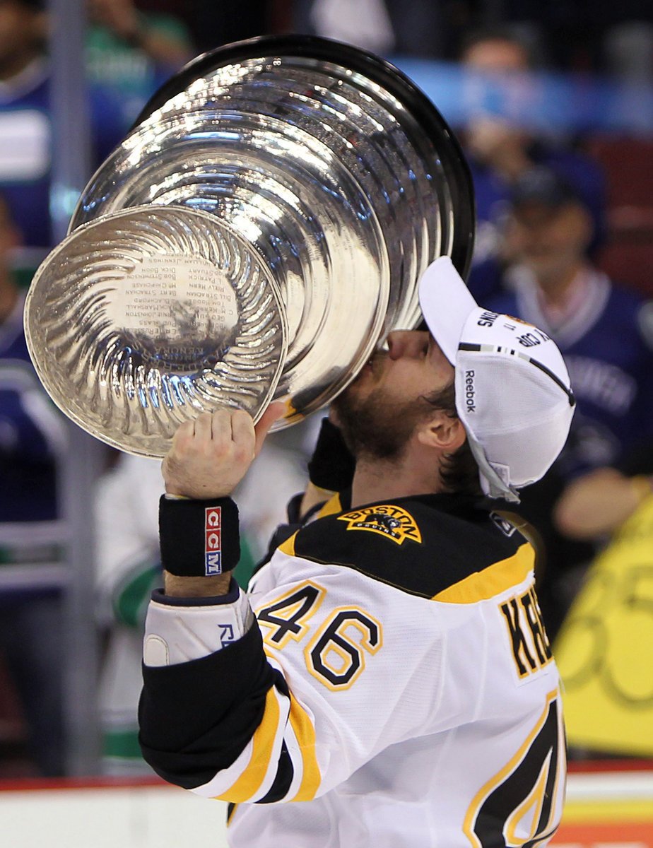 David Krejčí a Tomáš Kaberle přivezli Stanley Cup do Prahy.