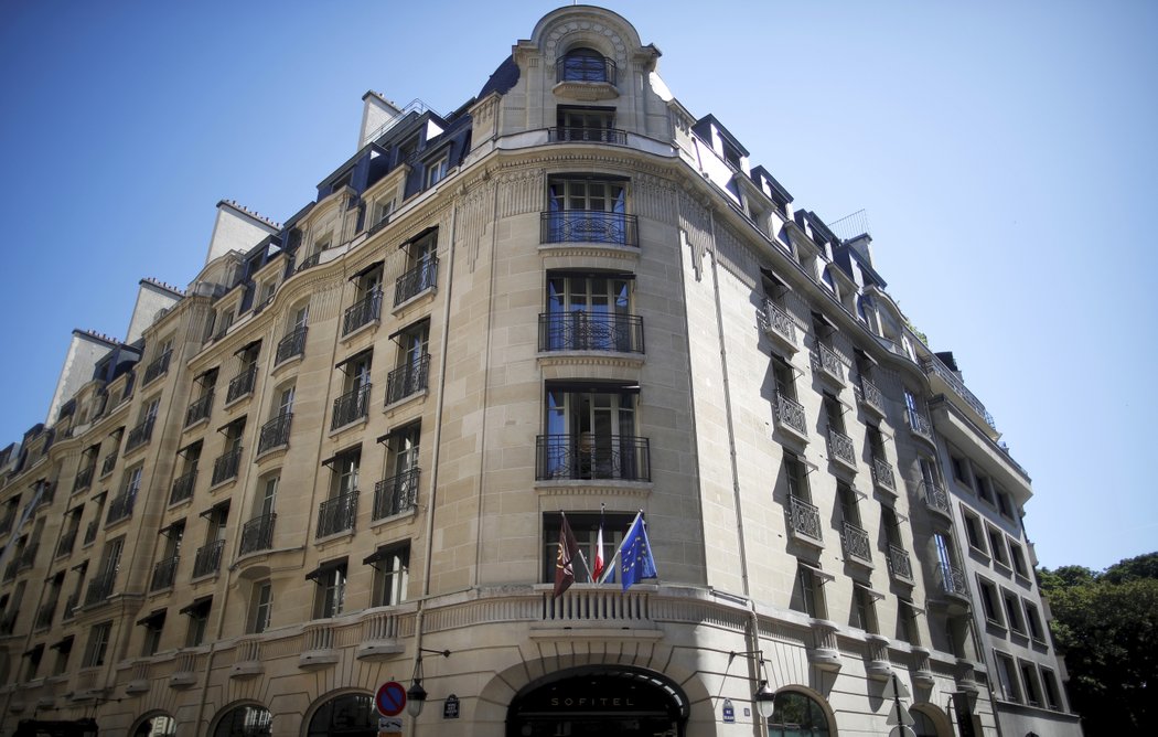 Pařížský hotel Sofitel Paris Arc de Triomphe, ve kterém měl Brazilec Neymar podle obvinění v polovině května znásilnit ženu