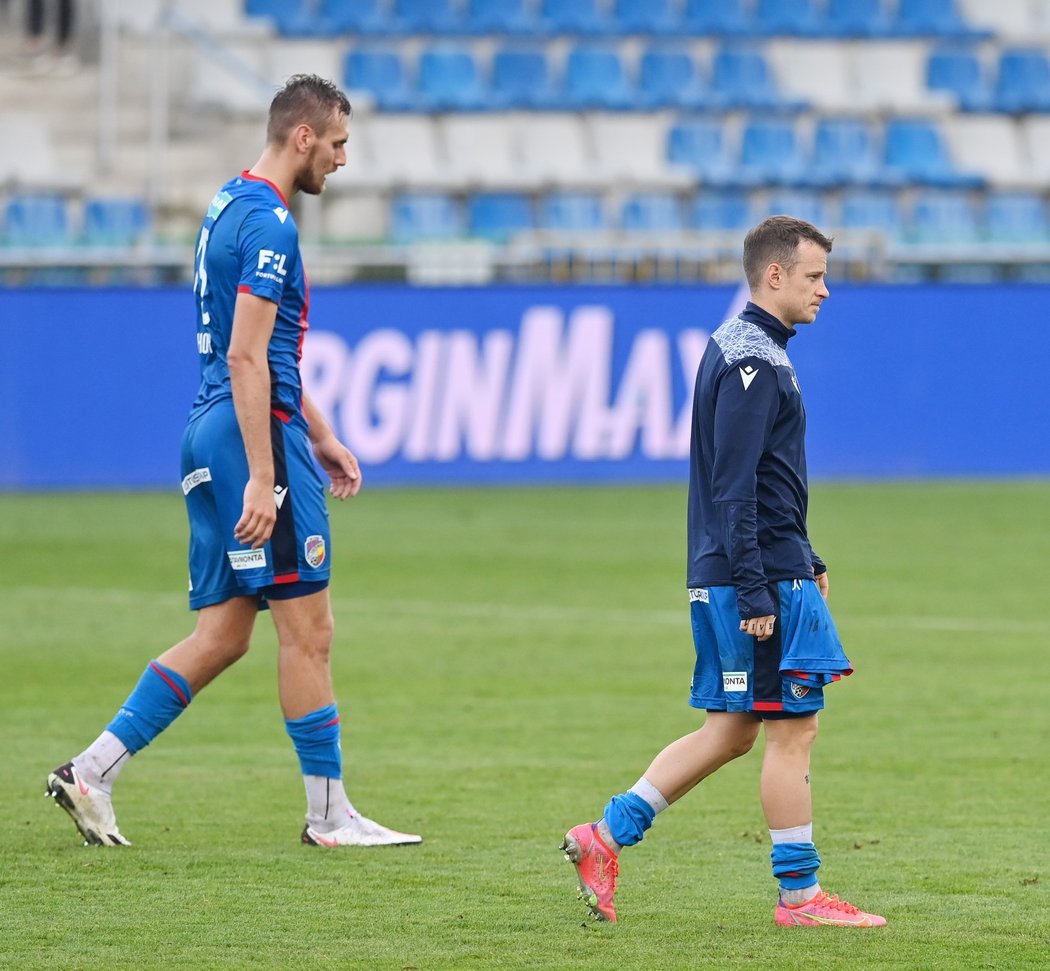 Zklamaní plzeňští fotbalisté po porážce proti Hradci Králové